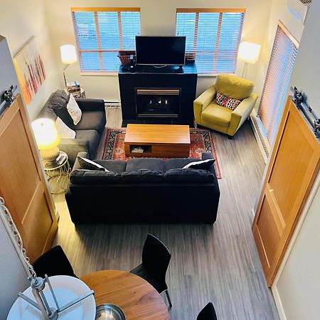 Tyndalstone Lodge 3 Bedroom In The Heart Of Village North Whistler Buitenkant foto