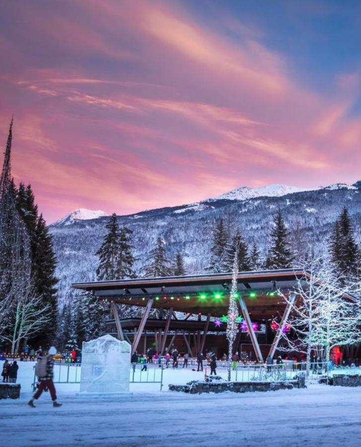 Tyndalstone Lodge 3 Bedroom In The Heart Of Village North Whistler Buitenkant foto