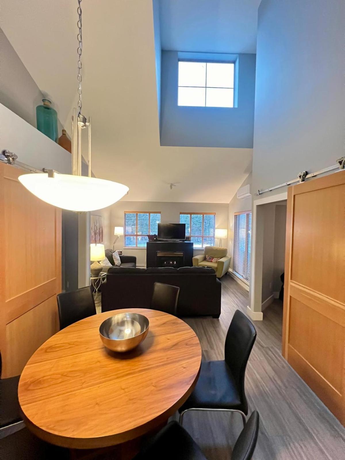 Tyndalstone Lodge 3 Bedroom In The Heart Of Village North Whistler Buitenkant foto