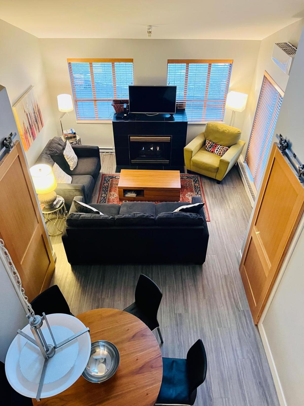 Tyndalstone Lodge 3 Bedroom In The Heart Of Village North Whistler Buitenkant foto