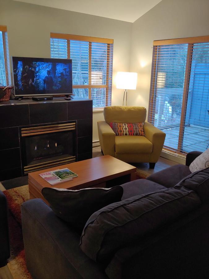 Tyndalstone Lodge 3 Bedroom In The Heart Of Village North Whistler Buitenkant foto