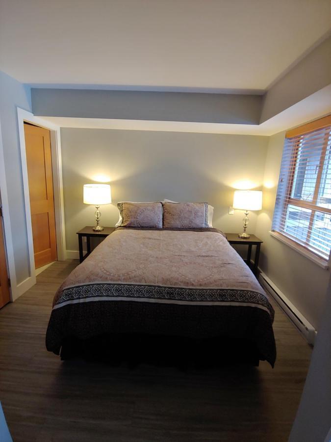 Tyndalstone Lodge 3 Bedroom In The Heart Of Village North Whistler Buitenkant foto